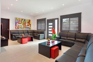a living room with leather couches and a table at Villa Maravilla in San Francesch