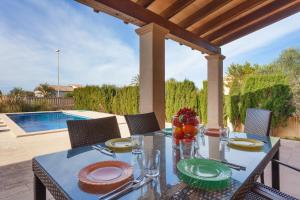 The swimming pool at or close to Villa Sa Torre