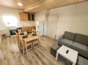 Kuchyňa alebo kuchynka v ubytovaní Apartmány PRO LIPNO