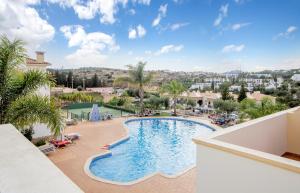 Bazén v ubytování Villa Albufeira by Atlantic Places nebo v jeho okolí