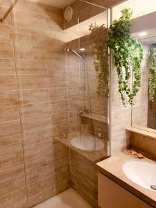 a bathroom with a shower and a sink at Résidence La Rochetaillée in Brides-les-Bains