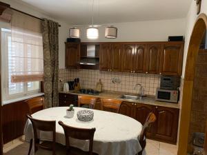 Kuchyň nebo kuchyňský kout v ubytování Apartment Abba