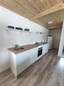 Kuchyňa alebo kuchynka v ubytovaní Apartmány PRO LIPNO
