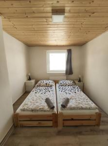 Posteľ alebo postele v izbe v ubytovaní Apartmány PRO LIPNO