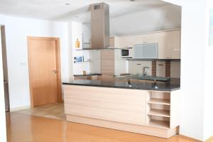 Eldhús eða eldhúskrókur á Ferienwohnung Moser