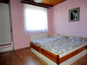 Tempat tidur dalam kamar di Villa- Caba