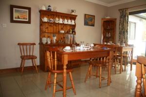 a dining room with a wooden table and chairs at Anchor House Guesthouse in Newport