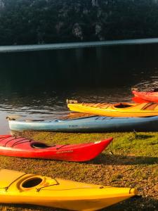 a group of kayaks on the shore of a body of water at Theasis-Igloo in Ágnanta