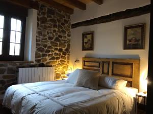 Tempat tidur dalam kamar di Vitori's House Tourist Accommodation