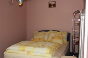 Posteľ alebo postele v izbe v ubytovaní Cedar Apartment 4