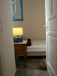 Cama ou camas em um quarto em Chez Semiramis The Sun Touch House for 8 persons 5'min from the beach
