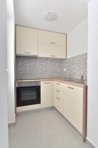 Kuchyň nebo kuchyňský kout v ubytování Sandy beach apartments