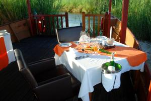 Un restaurant sau alt loc unde se poate mânca la Divava Okavango Resort & Spa