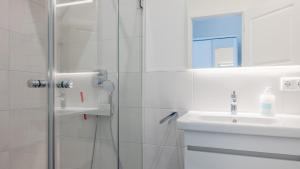 Koupelna v ubytování Apartmenthaus Wittsande Wittsande 10 + 11 fotografií