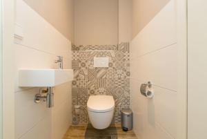 Ein Badezimmer in der Unterkunft Apartment - Noordweg 56a Oostkapelle Comfort 3 Personen