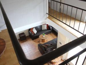 Ruang duduk di Holiday Home in Jupille near Forest Trails