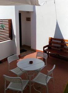 a room with a table and chairs and a bench at Route 2 Torrão in Torrão