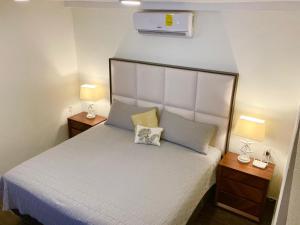 Ένα ή περισσότερα κρεβάτια σε δωμάτιο στο SKY INN Acapulco Y condominio mediterrane +116 φωτογραφίες
