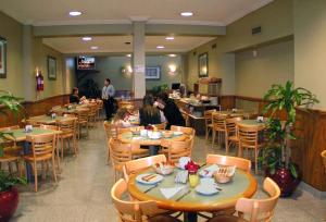 a restaurant with tables and people sitting at them at Gran Hotel Atlantic in Buenos Aires