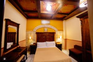 a bedroom with a bed and a mirror in a room at Hotel Posada de Vallina by MiRa in Córdoba