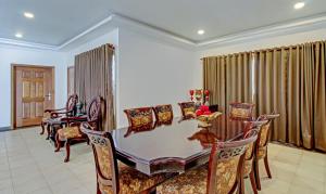 Treebo Premium Travancore Palace Cherthala的休息区