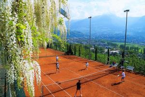 Tennis och/eller squashbanor vid eller i närheten av Hotel Marlena