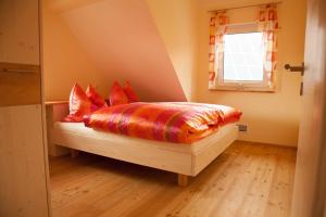 Ein Bett oder Betten in einem Zimmer der Unterkunft Familien & Ferien Wohnung by Holzbau Keller