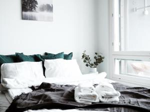 Ліжко або ліжка в номері 2ndhomes Tampere "Espa" Apartment - New Apt, Sunset View and Own Sauna near City Center & Finlayson Area