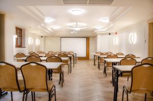 a classroom with tables and chairs and a whiteboard at Hotel Villa Baltica in Sopot