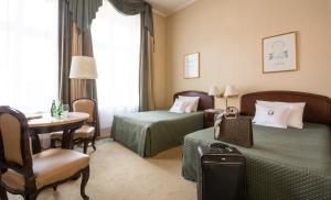 Кровать или кровати в номере Grand Hotel +56 фотографий