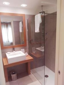 a bathroom with a shower, sink, and toilet at Agriturismo Villa Trovatore in Cervignano del Friuli