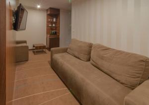 Część wypoczynkowa w obiekcie Holiday Home Aparthotel z balkonem przy plaży