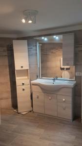 A bathroom at Casa La Pief 1 Giallo by Gardadomusmea