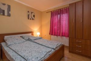 Postel nebo postele na pokoji v ubytování Apartments Andrić