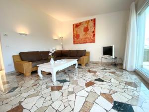 a living room with a couch and a table at Villa Monte Sole in Porto Valtravaglia