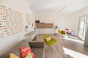 a living room with a couch and a kitchen at R2 Maryvent Beach Apartments in Costa Calma