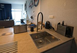 A cozinha ou cozinha compacta de hureninzeeland - Marina Port Zélande comfort plus appartementen