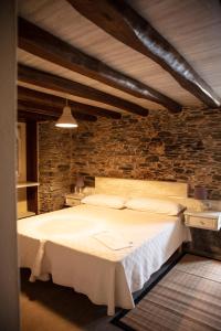 En eller flere senge i et værelse på Lugar del Rio