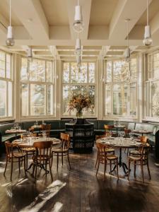 Restoran või mõni muu söögikoht majutusasutuses Boutique & Design Hotel Volkshaus Basel
