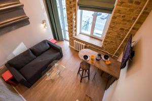 Posezení v ubytování Kyiv Whisky Box Apartments