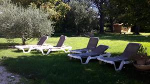 Aed väljaspool majutusasutust Chambres d'hôtes Le Vignoble