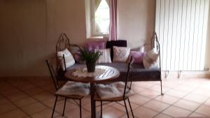 Istumisnurk majutusasutuses Chambres d'hôtes Le Vignoble