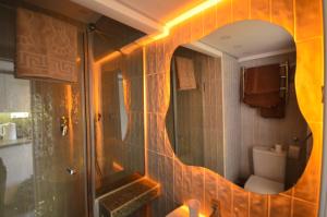 Koupelna v ubytování Kyiv Whisky Box Apartments + 37 fotografií
