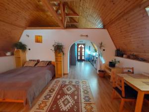 Posteľ alebo postele v izbe v ubytovaní Attila-Apartman Budaörs + 37 fotografií