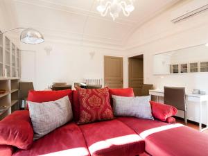 a red couch sitting in a living room at UR-NEST Montegrappa in Bologna