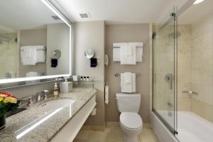 Koupelna v ubytování Seaport Hotel® Boston