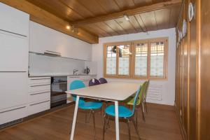 a kitchen with a table and chairs in a room at Im Zentrum in Adelboden
