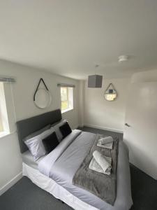 Ένα ή περισσότερα κρεβάτια σε δωμάτιο στο Doncaster Furnished House For Short Lets