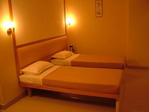 Postel nebo postele na pokoji v ubytování Hotel City Park, Solapur