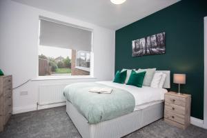 Katil atau katil-katil dalam bilik di Keithlands House By Horizon Stays